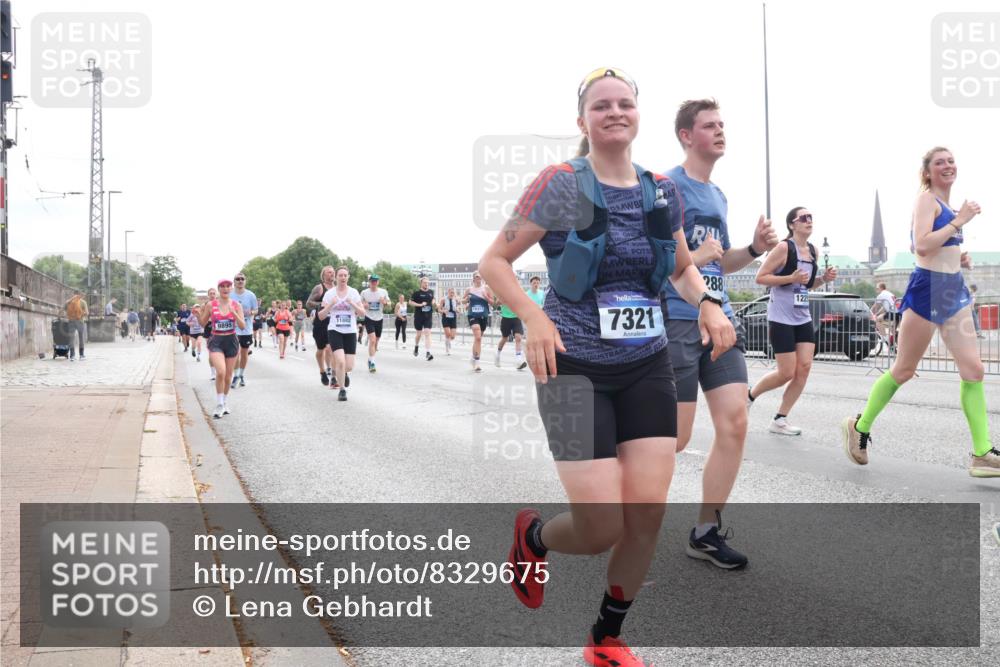 29.06.2025 - hella hamburg halbmarathon Lena Gebhardt http://msf.ph/oto/8329675 29.06.2025 10:37:51 Lombardsbrücke 9895, 11882, 7321, 288, 1394, 1475, 1578, 1799, 1901, 1985, 2199, 2640, 2786, 2853, 3230, 3246, 3633, 3880, 4414, 4921, 5139, 5171, 5186, 5522, 5713, 5790, 5875, 6199, 6243, 6362, 6697, 6821, 6955, 7085, 7118, 7124, 7244, 7321, 7350, 7544, 7629, 7696, 7777, 8843, 8985, 9247, 9288, 9524, 9895, 10159, 10506, 10836, 11087, 11543, 12123, 12254, 12472, 12824, 16680, 17798 meine-sportfotos.de