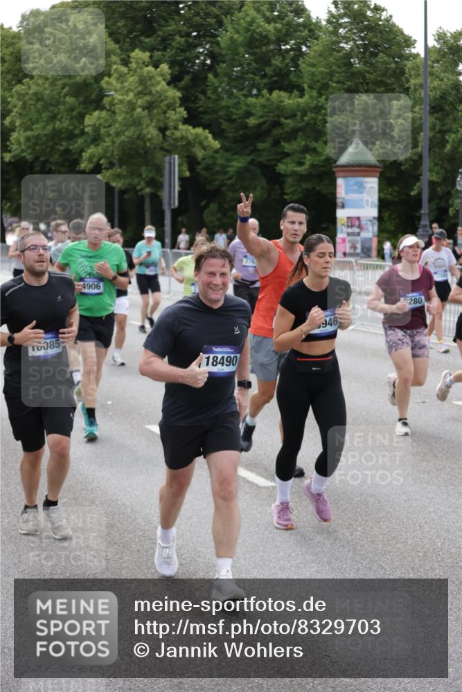 29.06.2025 - hella hamburg halbmarathon Jannik Wohlers http://msf.ph/oto/8329703 29.06.2025 10:40:10 Lombardsbrücke 2042, 2173, 2206, 2762, 2763, 3293, 3306, 3810, 4044, 4411, 4612, 4906, 4972, 5059, 5702, 5975, 6076, 6163, 6229, 6278, 6280, 6363, 7956, 8307, 8378, 8391, 8739, 9000, 9468, 9946, 10166, 10920, 10940, 11513, 11514, 12981, 13030, 13145, 13773, 14341, 15154, 15905, 15933, 16085, 16955, 17267, 17959, 18101, 18110, 18213, 18353, 18490, 18771, 18946, 19168 meine-sportfotos.de