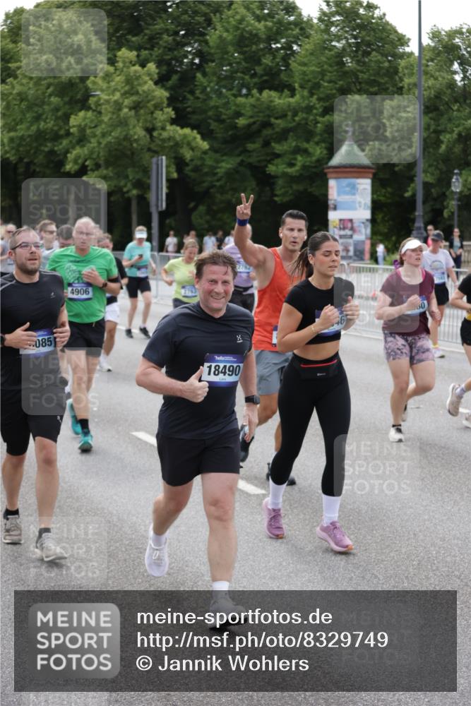 29.06.2025 - hella hamburg halbmarathon Jannik Wohlers http://msf.ph/oto/8329749 29.06.2025 10:40:10 Lombardsbrücke 2042, 2173, 2206, 2762, 2763, 3293, 3306, 3810, 4044, 4411, 4612, 4906, 4972, 5059, 5702, 5975, 6076, 6163, 6229, 6278, 6280, 6363, 7956, 8307, 8378, 8391, 8739, 9000, 9468, 9946, 10166, 10920, 10940, 11513, 11514, 12981, 13030, 13145, 13773, 14341, 15154, 15905, 15933, 16085, 16955, 17267, 17959, 18101, 18110, 18213, 18353, 18490, 18771, 18946, 19168 meine-sportfotos.de
