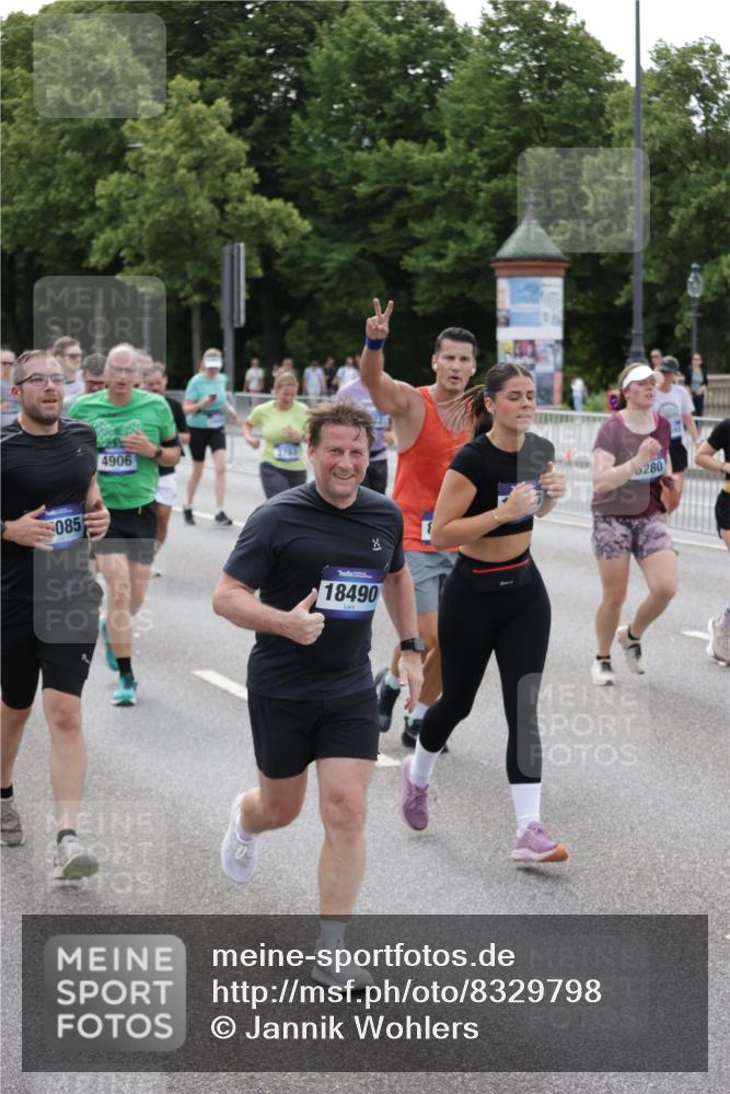 29.06.2025 - hella hamburg halbmarathon Jannik Wohlers http://msf.ph/oto/8329798 29.06.2025 10:40:10 Lombardsbrücke 2042, 2173, 2206, 2762, 2763, 3293, 3306, 3810, 4044, 4411, 4612, 4906, 4972, 5059, 5702, 5975, 6076, 6163, 6229, 6278, 6280, 6363, 7956, 8307, 8378, 8391, 8739, 9000, 9468, 9946, 10166, 10920, 10940, 11513, 11514, 12981, 13030, 13145, 13773, 14341, 15154, 15905, 15933, 16085, 16955, 17267, 17959, 18101, 18110, 18213, 18353, 18490, 18771, 18946, 19168 meine-sportfotos.de