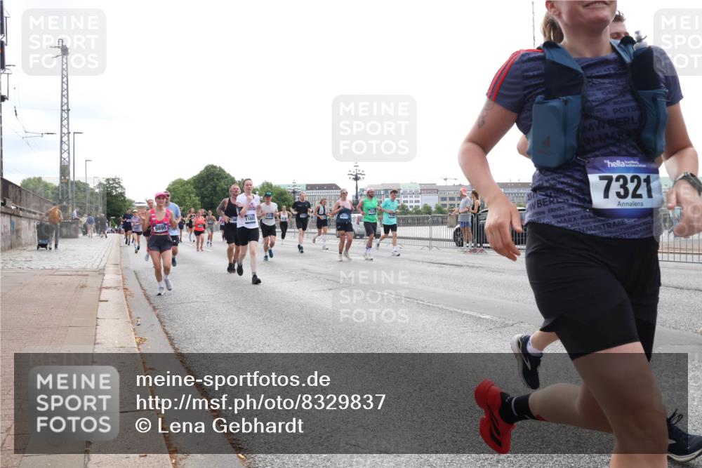 29.06.2025 - hella hamburg halbmarathon Lena Gebhardt http://msf.ph/oto/8329837 29.06.2025 10:37:52 Lombardsbrücke 9895, 11882, 7321, 1394, 1475, 1578, 1799, 1901, 1985, 2199, 2640, 2786, 2853, 3230, 3246, 3633, 3880, 4414, 4921, 5139, 5171, 5186, 5522, 5713, 5790, 5875, 6199, 6243, 6362, 6697, 6821, 6955, 7118, 7124, 7244, 7321, 7350, 7544, 7552, 7629, 7696, 7777, 8843, 8985, 9247, 9288, 9524, 9895, 10159, 10506, 10836, 11087, 11543, 12123, 12254, 12472, 12824, 16680, 17798 meine-sportfotos.de