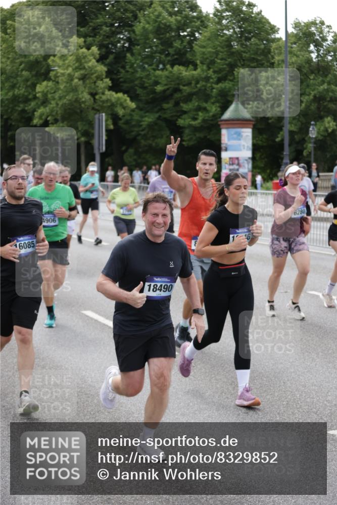 29.06.2025 - hella hamburg halbmarathon Jannik Wohlers http://msf.ph/oto/8329852 29.06.2025 10:40:10 Lombardsbrücke 2042, 2173, 2206, 2762, 2763, 3293, 3306, 3810, 4044, 4411, 4612, 4906, 4972, 5059, 5702, 5975, 6076, 6163, 6229, 6278, 6280, 6363, 7956, 8307, 8378, 8391, 8739, 9000, 9468, 9946, 10166, 10920, 10940, 11513, 11514, 12981, 13030, 13145, 13773, 14341, 15154, 15905, 15933, 16085, 16955, 17267, 17959, 18101, 18110, 18213, 18353, 18490, 18771, 18946, 19168 meine-sportfotos.de