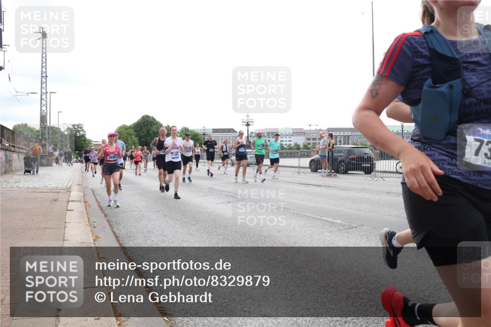 29.06.2025 - hella hamburg halbmarathon Lena Gebhardt http://msf.ph/oto/8329879 29.06.2025 10:37:52 Lombardsbrücke 9895, 11882, 73, 1394, 1475, 1578, 1799, 1901, 1985, 2199, 2640, 2786, 2853, 3230, 3246, 3633, 3880, 4414, 4921, 5139, 5171, 5186, 5522, 5713, 5790, 5875, 6199, 6243, 6362, 6697, 6821, 6955, 7118, 7124, 7244, 7321, 7350, 7544, 7552, 7629, 7696, 7777, 8843, 8985, 9247, 9288, 9524, 9895, 10159, 10506, 10836, 11087, 11543, 12123, 12254, 12472, 12824, 16680, 17798 meine-sportfotos.de