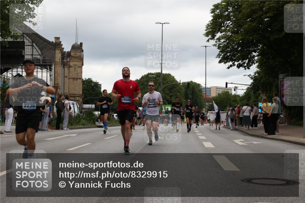 29.06.2025 - hella hamburg halbmarathon Yannick Fuchs http://msf.ph/oto/8329915 29.06.2025 10:51:38 20KM 1200, 1239, 1563, 1611, 2025, 2236, 2606, 2759, 2806, 2883, 3093, 3141, 3575, 4261, 4426, 4467, 4579, 5015, 5134, 5391, 5457, 5458, 6281, 6302, 6531, 6892, 7159, 7833, 9450, 10383, 10408, 10599, 12144, 12509, 12773, 13465, 13664, 15090, 15189, 15217, 15229, 15349, 16418, 16517, 17455, 17543, 18508, 18762 meine-sportfotos.de