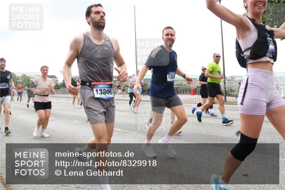 29.06.2025 - hella hamburg halbmarathon Lena Gebhardt http://msf.ph/oto/8329918 29.06.2025 10:47:29 Lombardsbrücke 4895, 13806, 1383, 92, 09, 1045, 1185, 1434, 1463, 1523, 1593, 1607, 1704, 1926, 1961, 2148, 2327, 2407, 2537, 2555, 2704, 2790, 2882, 2994, 3339, 4037, 4184, 4239, 4325, 4423, 4483, 4806, 4895, 4974, 4975, 5621, 5622, 5895, 6255, 6256, 6485, 6496, 6879, 6995, 7073, 7403, 7430, 7431, 7630, 7631, 7970, 8105, 8131, 8270, 8550, 8706, 8915, 8953, 8967, 9018, 9687, 10991, 11351, 11458, 11730, 11738, 11802, 11909, 12431 meine-sportfotos.de