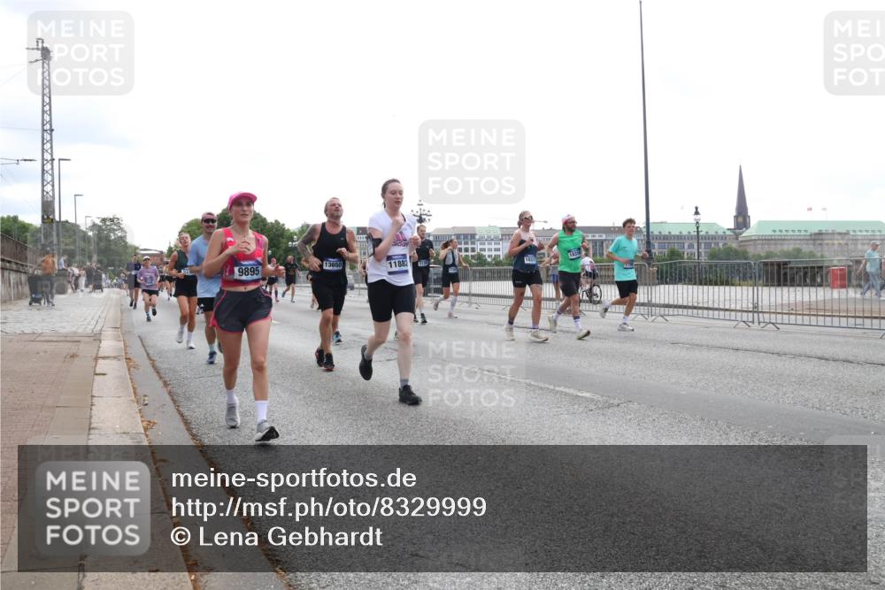 29.06.2025 - hella hamburg halbmarathon Lena Gebhardt http://msf.ph/oto/8329999 29.06.2025 10:37:53 Lombardsbrücke 9895, 13650, 11882, 18315, 1394, 1475, 1578, 1799, 1901, 1985, 2199, 2640, 2786, 2853, 3230, 3246, 3633, 3880, 4414, 4921, 5139, 5171, 5186, 5522, 5713, 5790, 5875, 6199, 6243, 6362, 6697, 6821, 6955, 7118, 7124, 7165, 7244, 7321, 7350, 7544, 7552, 7629, 7696, 7777, 8985, 9247, 9288, 9524, 9895, 10159, 10506, 10836, 11087, 11543, 12123, 12254, 12472, 12824, 16680, 17798 meine-sportfotos.de