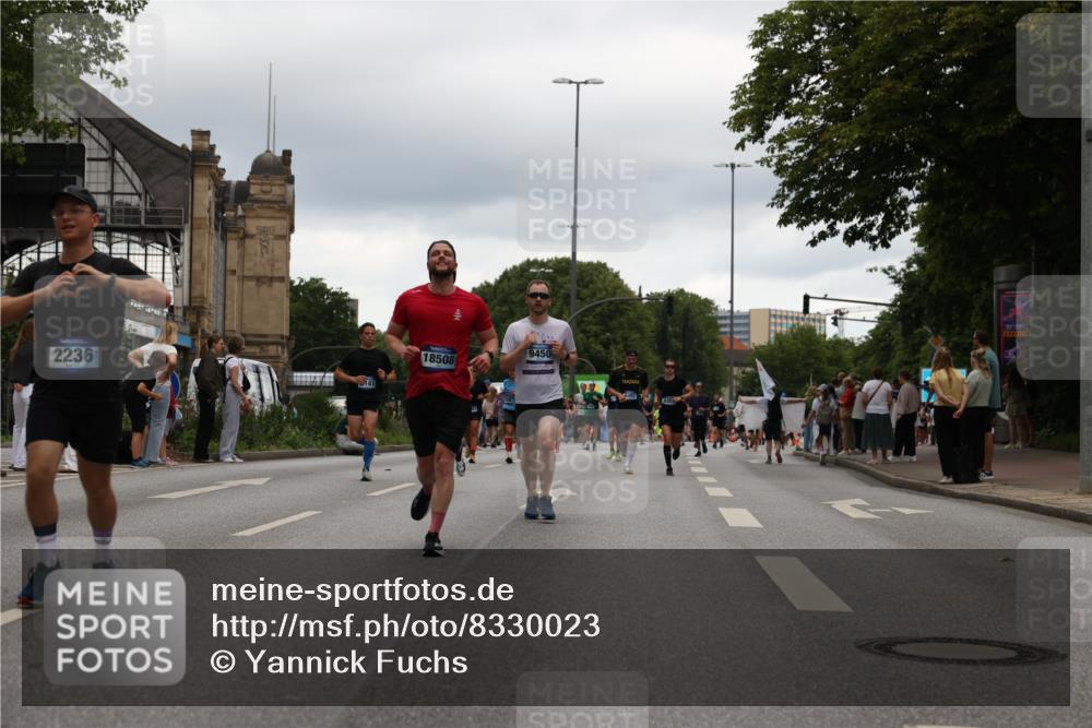 29.06.2025 - hella hamburg halbmarathon Yannick Fuchs http://msf.ph/oto/8330023 29.06.2025 10:51:39 20KM 1200, 1239, 1563, 1611, 2025, 2236, 2606, 2759, 2806, 2883, 3093, 3141, 3575, 4426, 4467, 4579, 4833, 5015, 5134, 5391, 5457, 5458, 6281, 6302, 6531, 6892, 7159, 7833, 9450, 10383, 10408, 10599, 12144, 12509, 12773, 13465, 13664, 15189, 15217, 15229, 15349, 16418, 16517, 17455, 17543, 18508, 18762 meine-sportfotos.de