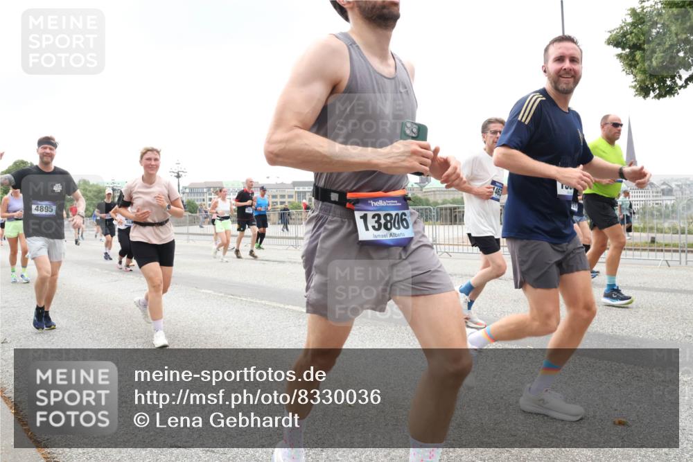 29.06.2025 - hella hamburg halbmarathon Lena Gebhardt http://msf.ph/oto/8330036 29.06.2025 10:47:29 Lombardsbrücke 4895, 13806, 463, 1045, 1185, 1434, 1463, 1523, 1593, 1607, 1704, 1926, 1961, 2148, 2327, 2407, 2537, 2555, 2704, 2790, 2882, 2994, 3339, 4037, 4184, 4239, 4325, 4423, 4483, 4806, 4895, 4974, 4975, 5621, 5622, 5895, 6255, 6256, 6485, 6496, 6879, 6995, 7073, 7403, 7430, 7431, 7630, 7631, 7970, 8105, 8131, 8270, 8550, 8706, 8915, 8953, 8967, 9018, 9687, 10991, 11351, 11458, 11730, 11738, 11802, 11909, 12431 meine-sportfotos.de
