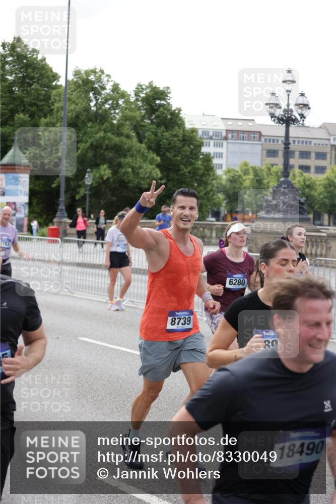 29.06.2025 - hella hamburg halbmarathon Jannik Wohlers http://msf.ph/oto/8330049 29.06.2025 10:40:11 Lombardsbrücke 1323, 2042, 2173, 2206, 2762, 2763, 3293, 3306, 4044, 4411, 4612, 4906, 4972, 5059, 5702, 6076, 6163, 6229, 6278, 6280, 6363, 7956, 8307, 8378, 8391, 8739, 9000, 9468, 9946, 10166, 10920, 10940, 11513, 11514, 12981, 13030, 13145, 13773, 14341, 15154, 15905, 15933, 16085, 16955, 17267, 17959, 18101, 18110, 18213, 18353, 18490, 18771, 18946, 19168 meine-sportfotos.de