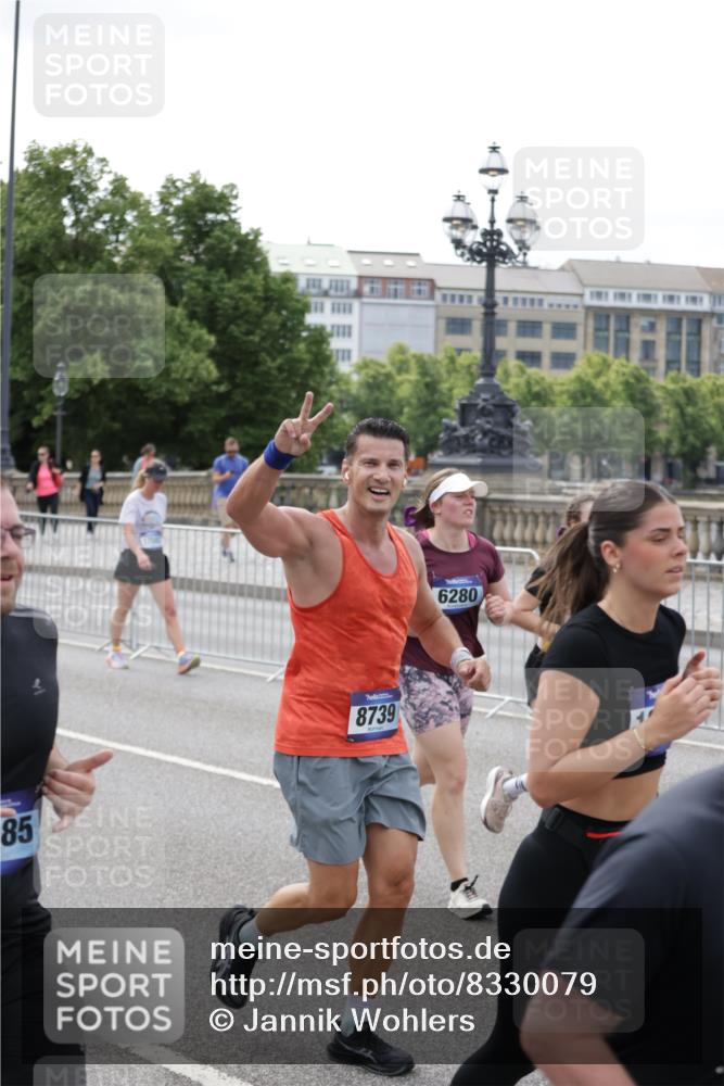 29.06.2025 - hella hamburg halbmarathon Jannik Wohlers http://msf.ph/oto/8330079 29.06.2025 10:40:11 Lombardsbrücke 1323, 2042, 2173, 2206, 2762, 2763, 3293, 3306, 4044, 4411, 4612, 4906, 4972, 5059, 5702, 6076, 6163, 6229, 6278, 6280, 6363, 7956, 8307, 8378, 8391, 8739, 9000, 9468, 9946, 10166, 10920, 10940, 11513, 11514, 12981, 13030, 13145, 13773, 14341, 15154, 15905, 15933, 16085, 16955, 17267, 17959, 18101, 18110, 18213, 18353, 18490, 18771, 18946, 19168 meine-sportfotos.de
