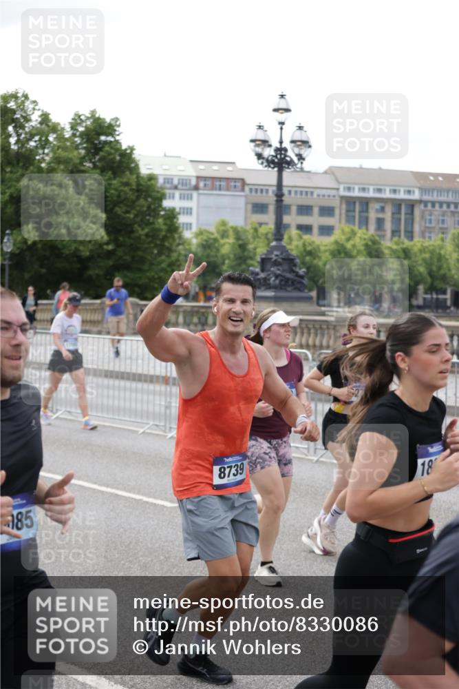 29.06.2025 - hella hamburg halbmarathon Jannik Wohlers http://msf.ph/oto/8330086 29.06.2025 10:40:11 Lombardsbrücke 1323, 2042, 2173, 2206, 2762, 2763, 3293, 3306, 4044, 4411, 4612, 4906, 4972, 5059, 5702, 6076, 6163, 6229, 6278, 6280, 6363, 7956, 8307, 8378, 8391, 8739, 9000, 9468, 9946, 10166, 10920, 10940, 11513, 11514, 12981, 13030, 13145, 13773, 14341, 15154, 15905, 15933, 16085, 16955, 17267, 17959, 18101, 18110, 18213, 18353, 18490, 18771, 18946, 19168 meine-sportfotos.de