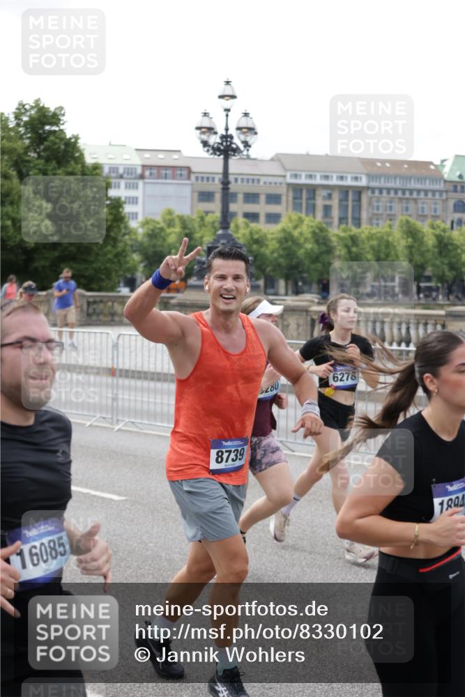 29.06.2025 - hella hamburg halbmarathon Jannik Wohlers http://msf.ph/oto/8330102 29.06.2025 10:40:11 Lombardsbrücke 1323, 2042, 2173, 2206, 2762, 2763, 3293, 3306, 4044, 4411, 4612, 4906, 4972, 5059, 5702, 6076, 6163, 6229, 6278, 6280, 6363, 7956, 8307, 8378, 8391, 8739, 9000, 9468, 9946, 10166, 10920, 10940, 11513, 11514, 12981, 13030, 13145, 13773, 14341, 15154, 15905, 15933, 16085, 16955, 17267, 17959, 18101, 18110, 18213, 18353, 18490, 18771, 18946, 19168 meine-sportfotos.de