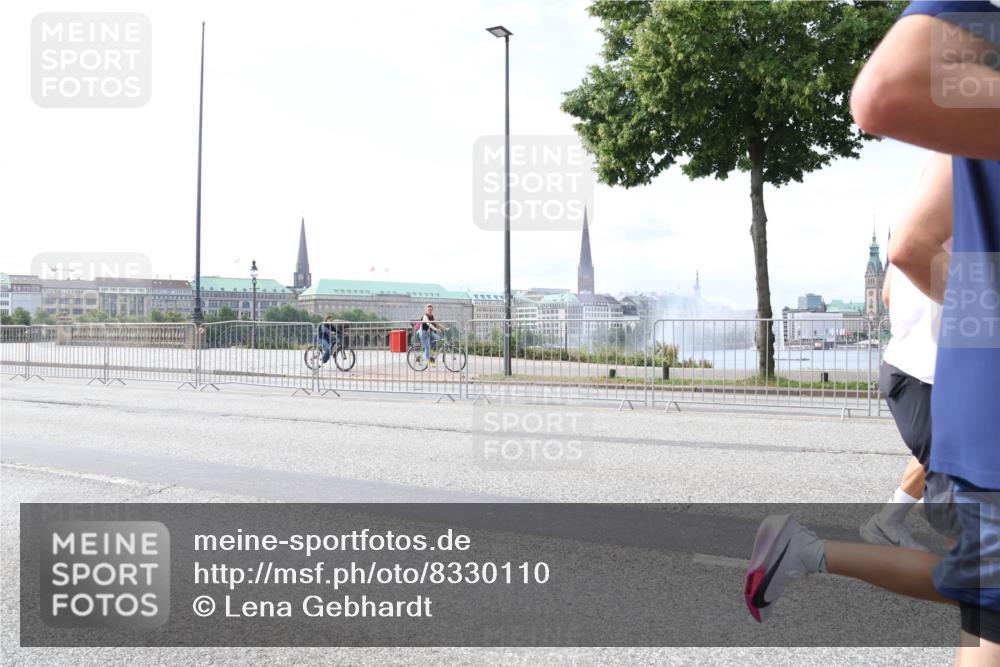 29.06.2025 - hella hamburg halbmarathon Lena Gebhardt http://msf.ph/oto/8330110 29.06.2025 10:13:03 Lombardsbrücke 1020, 1051, 1249, 1747, 1851, 1939, 2531, 2891, 2942, 2961, 3218, 3360, 3728, 4532, 5150, 6207, 6489, 7873, 7907, 8398, 8405, 8913, 8917, 8971, 9141, 9527, 10067, 10402, 11025, 11720, 12456, 12492, 13566, 13816, 14404, 14540, 14869, 15012, 15369, 15531, 15922, 16030, 16255, 16323, 16437, 16826, 16911, 17061, 17699, 17988, 17994, 18048, 18178, 18320, 18530, 18732 meine-sportfotos.de