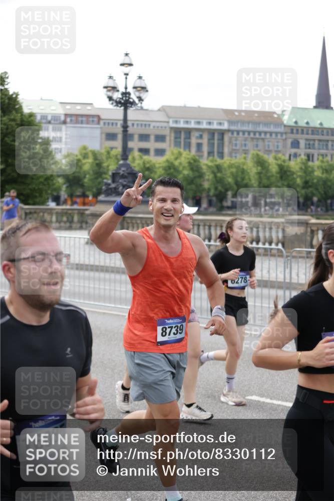 29.06.2025 - hella hamburg halbmarathon Jannik Wohlers http://msf.ph/oto/8330112 29.06.2025 10:40:11 Lombardsbrücke 1323, 2042, 2173, 2206, 2762, 2763, 3293, 3306, 4044, 4411, 4612, 4906, 4972, 5059, 5702, 6076, 6163, 6229, 6278, 6280, 6363, 7956, 8307, 8378, 8391, 8739, 9000, 9468, 9946, 10166, 10920, 10940, 11513, 11514, 12981, 13030, 13145, 13773, 14341, 15154, 15905, 15933, 16085, 16955, 17267, 17959, 18101, 18110, 18213, 18353, 18490, 18771, 18946, 19168 meine-sportfotos.de