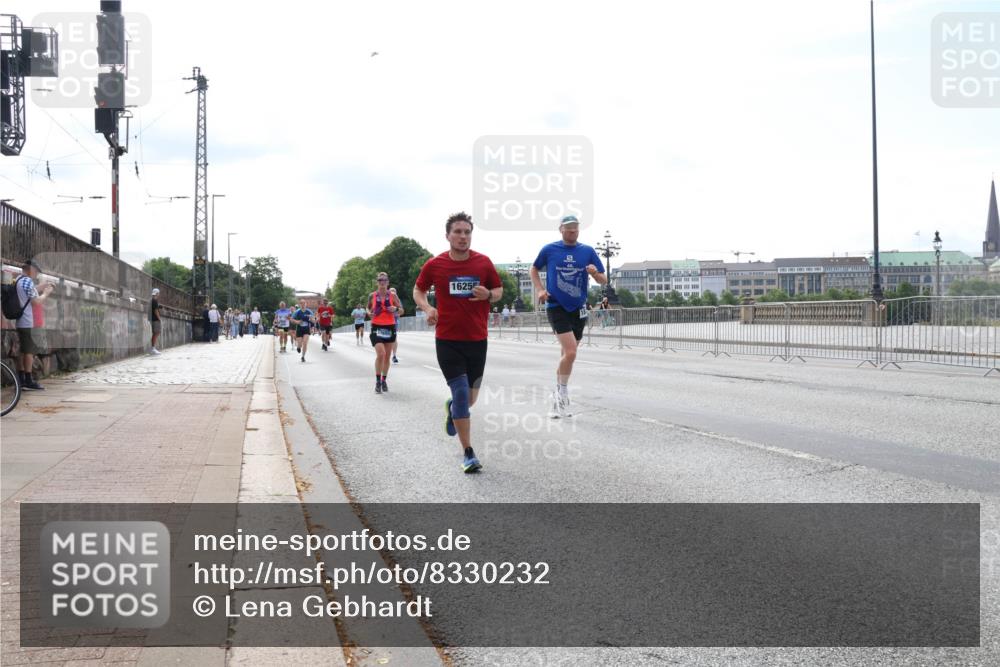 29.06.2025 - hella hamburg halbmarathon Lena Gebhardt http://msf.ph/oto/8330232 29.06.2025 10:13:06 Lombardsbrücke 17699, 16255, 1007, 1020, 1051, 1249, 1747, 1851, 1859, 1939, 2531, 2891, 2942, 2961, 3218, 3360, 3728, 3729, 4532, 5150, 6207, 6489, 7346, 7873, 7907, 8398, 8405, 8913, 8917, 9141, 9527, 10067, 10402, 11025, 11720, 12456, 12492, 13566, 14404, 14869, 15012, 15531, 15922, 16030, 16255, 16323, 16437, 16826, 16911, 17061, 17474, 17699, 17988, 17994, 18048, 18178, 18320, 18530, 18732 meine-sportfotos.de