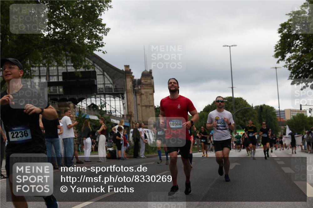 29.06.2025 - hella hamburg halbmarathon Yannick Fuchs http://msf.ph/oto/8330269 29.06.2025 10:51:39 20KM 1200, 1239, 1563, 1611, 2025, 2236, 2606, 2759, 2806, 2883, 3093, 3141, 3575, 4426, 4467, 4579, 4833, 5015, 5134, 5391, 5457, 5458, 6281, 6302, 6531, 6892, 7159, 7833, 9450, 10383, 10408, 10599, 12144, 12509, 12773, 13465, 13664, 15189, 15217, 15229, 15349, 16418, 16517, 17455, 17543, 18508, 18762 meine-sportfotos.de