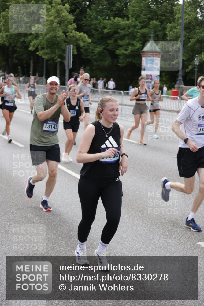 29.06.2025 - hella hamburg halbmarathon Jannik Wohlers http://msf.ph/oto/8330278 29.06.2025 10:40:13 Lombardsbrücke 1075, 1323, 2042, 2173, 2206, 2762, 2763, 3121, 3293, 3306, 3432, 4044, 4411, 4612, 4906, 4972, 5059, 5702, 6076, 6163, 6229, 6278, 6280, 7956, 8053, 8054, 8378, 8391, 8739, 9000, 9468, 9946, 10166, 10920, 10940, 11513, 11514, 12692, 12699, 12981, 13145, 13773, 14341, 15154, 15905, 15933, 16085, 16955, 17267, 17959, 18110, 18213, 18353, 18490, 18771, 18946, 19168 meine-sportfotos.de