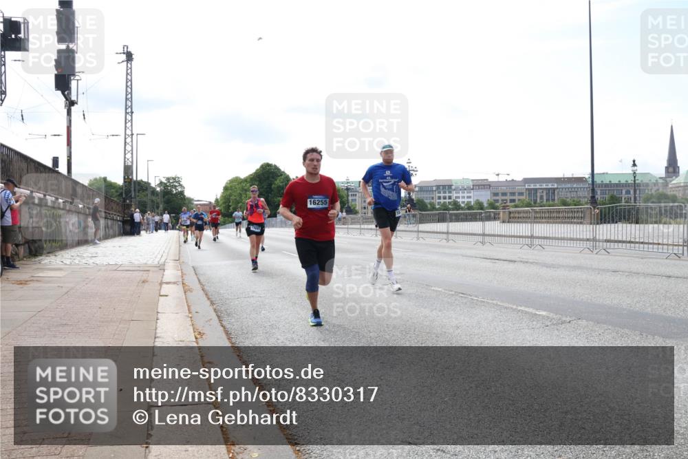29.06.2025 - hella hamburg halbmarathon Lena Gebhardt http://msf.ph/oto/8330317 29.06.2025 10:13:06 Lombardsbrücke 17699, 16255, 1007, 1020, 1051, 1249, 1747, 1851, 1859, 1939, 2531, 2891, 2942, 2961, 3218, 3360, 3728, 3729, 4532, 5150, 6207, 6489, 7346, 7873, 7907, 8398, 8405, 8913, 8917, 9141, 9527, 10067, 10402, 11025, 11720, 12456, 12492, 13566, 14404, 14869, 15012, 15531, 15922, 16030, 16255, 16323, 16437, 16826, 16911, 17061, 17474, 17699, 17988, 17994, 18048, 18178, 18320, 18530, 18732 meine-sportfotos.de