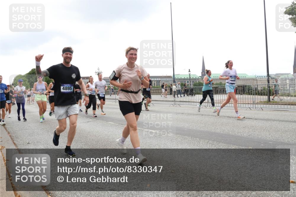 29.06.2025 - hella hamburg halbmarathon Lena Gebhardt http://msf.ph/oto/8330347 29.06.2025 10:47:30 Lombardsbrücke 31, 14441, 4895, 1523, 3339, 17122, 1045, 1185, 1434, 1463, 1523, 1593, 1607, 1639, 1704, 1926, 1961, 2148, 2407, 2537, 2555, 2704, 2790, 2882, 2994, 3339, 4037, 4184, 4239, 4325, 4423, 4483, 4806, 4895, 4974, 4975, 5621, 5622, 5895, 6255, 6256, 6485, 6879, 6995, 7073, 7403, 7430, 7431, 7630, 7631, 7970, 8105, 8131, 8270, 8550, 8706, 8915, 8953, 8967, 9018, 9687, 10991, 11351, 11458, 11730, 11738, 11802, 11909, 12431 meine-sportfotos.de