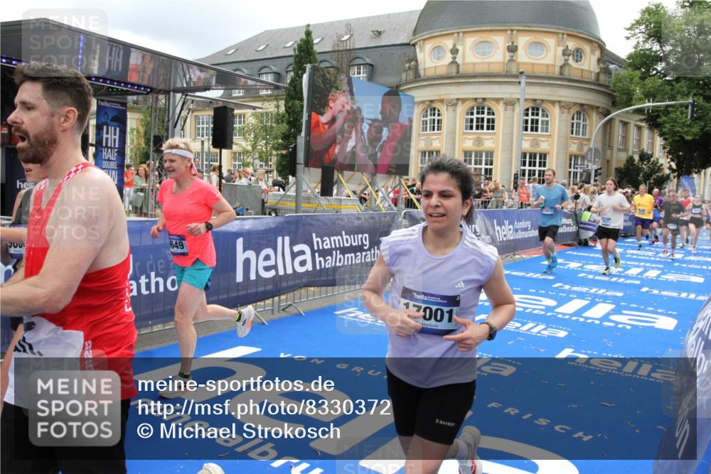 29.06.2025 - hella hamburg halbmarathon Michael Strokosch http://msf.ph/oto/8330372 29.06.2025 10:49:41 Ziel 2504, 2516, 2706, 2889, 2937, 3060, 5705, 5978, 6115, 7332, 9038, 9463, 9619, 9649, 11340, 11679, 11977, 13233, 14562, 15392, 16114, 16592, 16738, 16843, 17001, 18058, 18451 meine-sportfotos.de