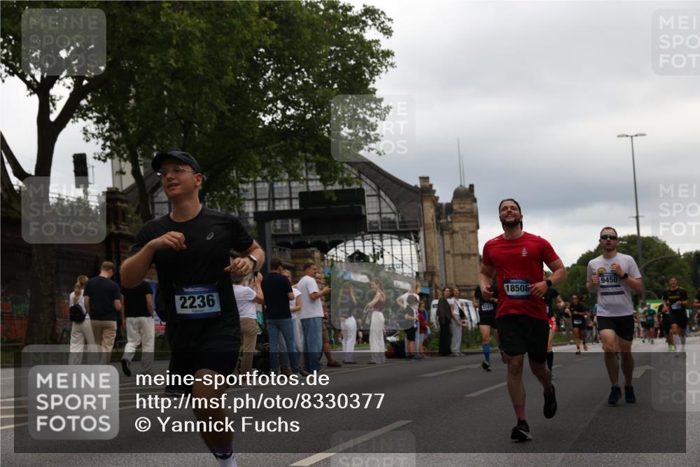 29.06.2025 - hella hamburg halbmarathon Yannick Fuchs http://msf.ph/oto/8330377 29.06.2025 10:51:40 20KM 1200, 1239, 1563, 1611, 2025, 2236, 2606, 2759, 2806, 2883, 3093, 3141, 3575, 4426, 4467, 4579, 4833, 5391, 6281, 6302, 6531, 6892, 7833, 9450, 9485, 10383, 10408, 10599, 12144, 12509, 12773, 13465, 13664, 15189, 15217, 15229, 15349, 16418, 16517, 17455, 17543, 18508, 18762 meine-sportfotos.de