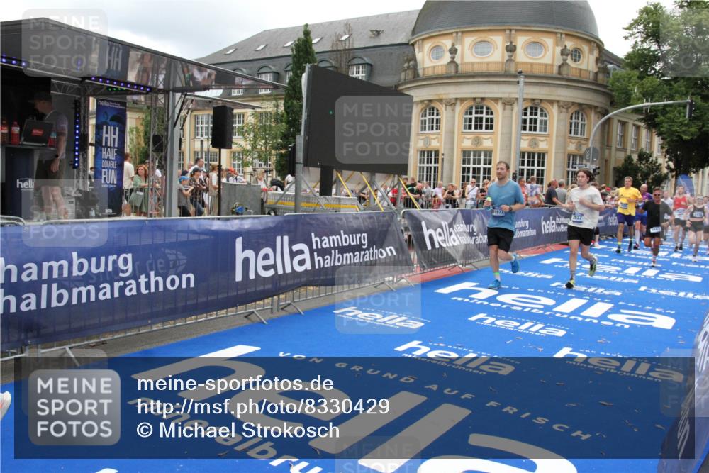 29.06.2025 - hella hamburg halbmarathon Michael Strokosch http://msf.ph/oto/8330429 29.06.2025 10:49:41 Ziel 2504, 2516, 2706, 2889, 2937, 3060, 5705, 5978, 6115, 7332, 9038, 9463, 9619, 9649, 11340, 11679, 11977, 13233, 14562, 15392, 16114, 16592, 16738, 16843, 17001, 18058, 18451 meine-sportfotos.de