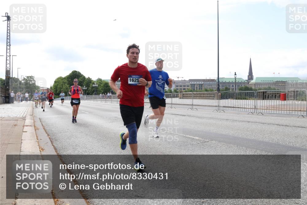 29.06.2025 - hella hamburg halbmarathon Lena Gebhardt http://msf.ph/oto/8330431 29.06.2025 10:13:07 Lombardsbrücke 17699, 1625, 46, 1007, 1020, 1051, 1747, 1851, 1859, 1939, 2531, 2891, 2942, 2961, 3218, 3360, 3728, 3729, 4187, 4532, 5150, 6207, 6489, 7346, 7873, 7907, 8398, 8405, 8913, 8917, 9141, 9527, 10067, 10402, 11025, 11720, 12456, 12492, 14404, 14869, 15012, 15531, 15922, 16030, 16255, 16323, 16437, 16826, 16911, 17061, 17474, 17699, 17988, 17994, 18048, 18320, 18530, 18732 meine-sportfotos.de