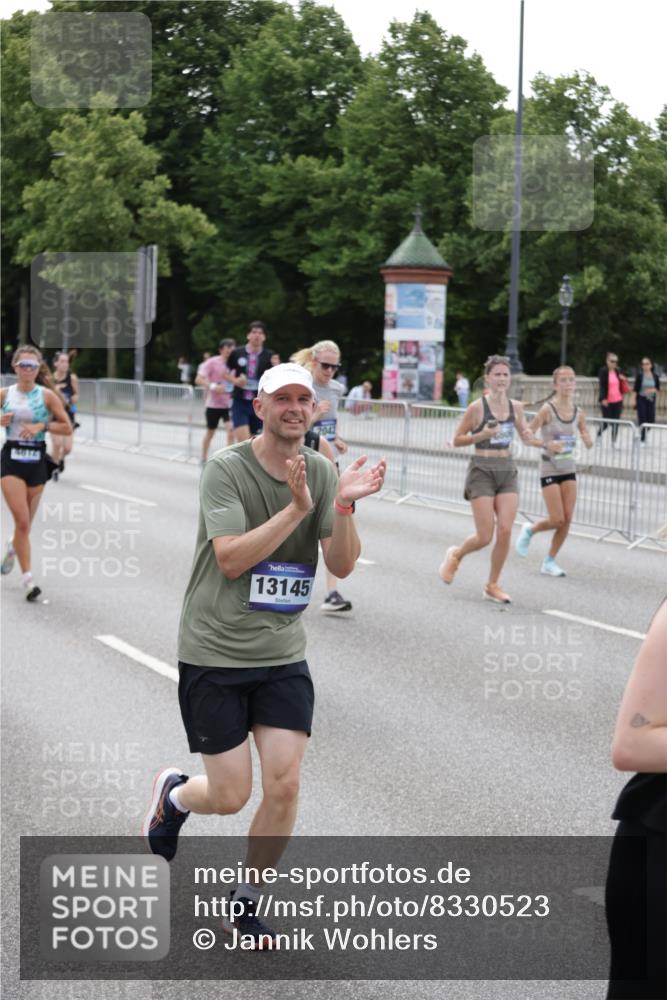 29.06.2025 - hella hamburg halbmarathon Jannik Wohlers http://msf.ph/oto/8330523 29.06.2025 10:40:14 Lombardsbrücke 1075, 1323, 2042, 2173, 2206, 2299, 2762, 2763, 3121, 3293, 3306, 3432, 4044, 4411, 4612, 4906, 4972, 5059, 5702, 6163, 6229, 6278, 6280, 6289, 7956, 8053, 8054, 8378, 8391, 8739, 9000, 9468, 9946, 10166, 10920, 10940, 11513, 11514, 12610, 12692, 12699, 12981, 13145, 13773, 14341, 15154, 15905, 15933, 16085, 16955, 17267, 17959, 18353, 18490, 18771, 18946, 19168 meine-sportfotos.de