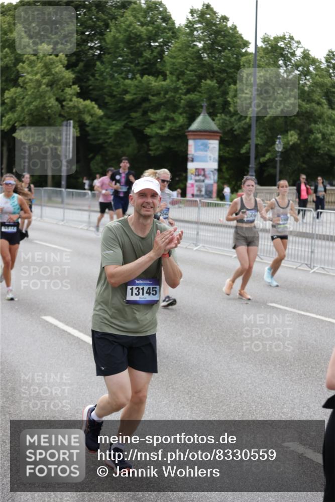 29.06.2025 - hella hamburg halbmarathon Jannik Wohlers http://msf.ph/oto/8330559 29.06.2025 10:40:14 Lombardsbrücke 1075, 1323, 2042, 2173, 2206, 2299, 2762, 2763, 3121, 3293, 3306, 3432, 4044, 4411, 4612, 4906, 4972, 5059, 5702, 6163, 6229, 6278, 6280, 6289, 7956, 8053, 8054, 8378, 8391, 8739, 9000, 9468, 9946, 10166, 10920, 10940, 11513, 11514, 12610, 12692, 12699, 12981, 13145, 13773, 14341, 15154, 15905, 15933, 16085, 16955, 17267, 17959, 18353, 18490, 18771, 18946, 19168 meine-sportfotos.de
