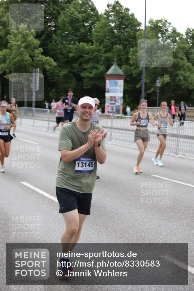 29.06.2025 - hella hamburg halbmarathon Jannik Wohlers http://msf.ph/oto/8330583 29.06.2025 10:40:14 Lombardsbrücke 1075, 1323, 2042, 2173, 2206, 2299, 2762, 2763, 3121, 3293, 3306, 3432, 4044, 4411, 4612, 4906, 4972, 5059, 5702, 6163, 6229, 6278, 6280, 6289, 7956, 8053, 8054, 8378, 8391, 8739, 9000, 9468, 9946, 10166, 10920, 10940, 11513, 11514, 12610, 12692, 12699, 12981, 13145, 13773, 14341, 15154, 15905, 15933, 16085, 16955, 17267, 17959, 18353, 18490, 18771, 18946, 19168 meine-sportfotos.de