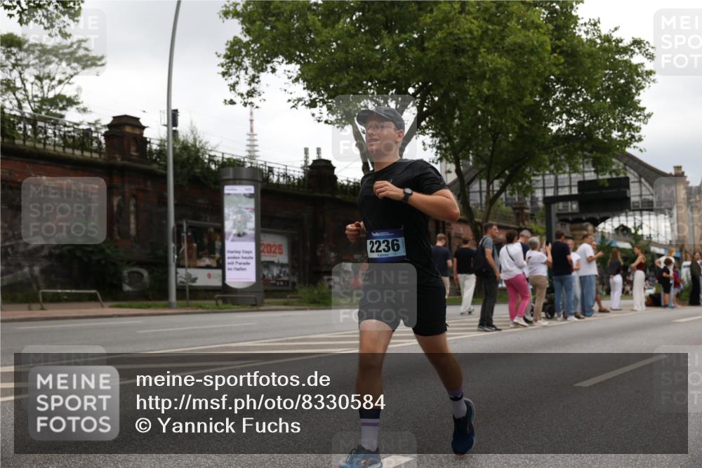 29.06.2025 - hella hamburg halbmarathon Yannick Fuchs http://msf.ph/oto/8330584 29.06.2025 10:51:40 20KM 1200, 1239, 1563, 1611, 2025, 2236, 2606, 2759, 2806, 2883, 3093, 3141, 3575, 4426, 4467, 4579, 4833, 5391, 6281, 6302, 6531, 6892, 7833, 9450, 9485, 10383, 10408, 10599, 12144, 12509, 12773, 13465, 13664, 15189, 15217, 15229, 15349, 16418, 16517, 17455, 17543, 18508, 18762 meine-sportfotos.de