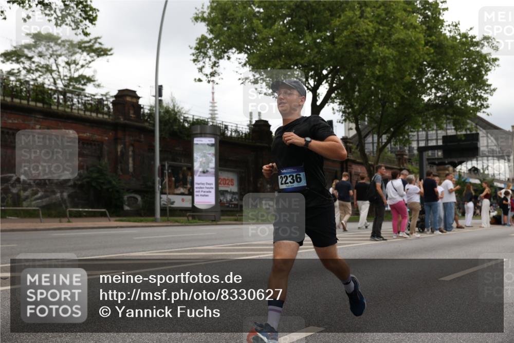 29.06.2025 - hella hamburg halbmarathon Yannick Fuchs http://msf.ph/oto/8330627 29.06.2025 10:51:40 20KM 1200, 1239, 1563, 1611, 2025, 2236, 2606, 2759, 2806, 2883, 3093, 3141, 3575, 4426, 4467, 4579, 4833, 5391, 6281, 6302, 6531, 6892, 7833, 9450, 9485, 10383, 10408, 10599, 12144, 12509, 12773, 13465, 13664, 15189, 15217, 15229, 15349, 16418, 16517, 17455, 17543, 18508, 18762 meine-sportfotos.de