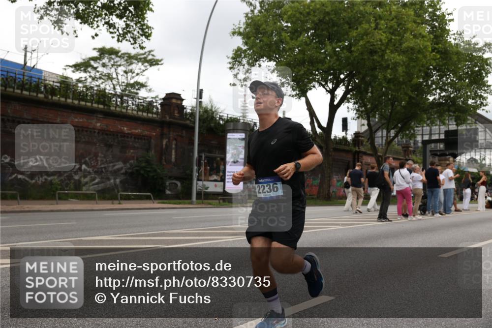 29.06.2025 - hella hamburg halbmarathon Yannick Fuchs http://msf.ph/oto/8330735 29.06.2025 10:51:40 20KM 1200, 1239, 1563, 1611, 2025, 2236, 2606, 2759, 2806, 2883, 3093, 3141, 3575, 4426, 4467, 4579, 4833, 5391, 6281, 6302, 6531, 6892, 7833, 9450, 9485, 10383, 10408, 10599, 12144, 12509, 12773, 13465, 13664, 15189, 15217, 15229, 15349, 16418, 16517, 17455, 17543, 18508, 18762 meine-sportfotos.de