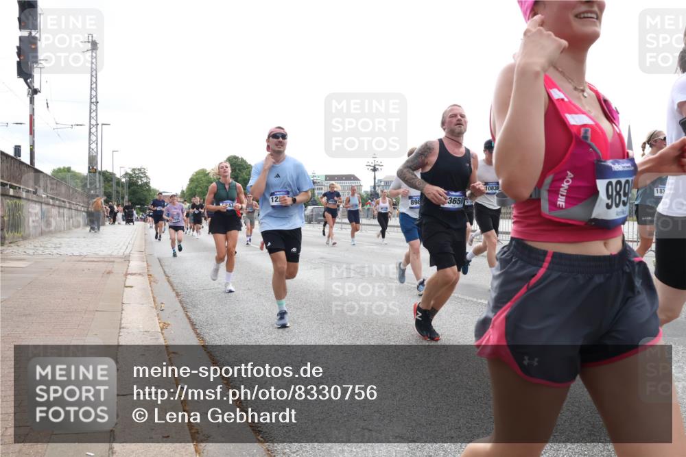 29.06.2025 - hella hamburg halbmarathon Lena Gebhardt http://msf.ph/oto/8330756 29.06.2025 10:37:55 Lombardsbrücke 989, 1196, 1394, 1475, 1578, 1799, 1901, 1966, 1985, 2199, 2640, 2786, 2853, 3230, 3242, 3246, 3633, 3880, 4414, 4921, 5139, 5171, 5186, 5522, 5713, 5875, 6199, 6243, 6362, 6697, 6821, 6955, 7118, 7124, 7165, 7244, 7321, 7350, 7552, 7629, 7696, 7777, 7914, 8985, 9247, 9288, 9895, 10159, 10506, 10836, 11087, 11543, 12123, 12254, 12472, 12824, 16680, 17798 meine-sportfotos.de