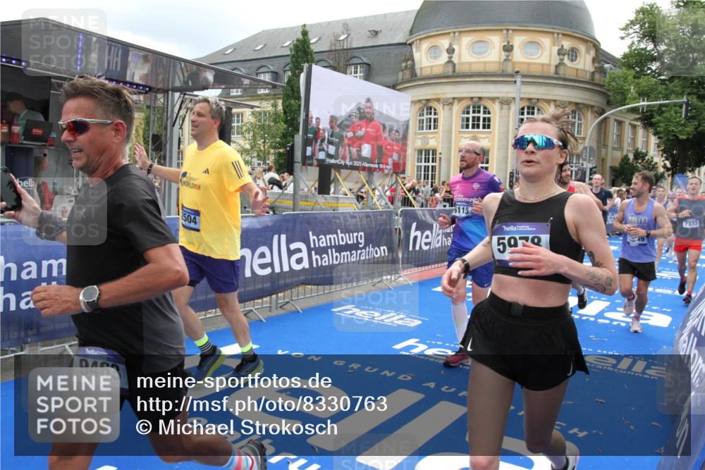 29.06.2025 - hella hamburg halbmarathon Michael Strokosch http://msf.ph/oto/8330763 29.06.2025 10:49:45 Ziel 2504, 2706, 2937, 3060, 3543, 5894, 5978, 6115, 6125, 7332, 9463, 9551, 9619, 9723, 9924, 11977, 13159, 14794, 16843, 16877, 17282, 17753, 18058, 18451, 18926 meine-sportfotos.de