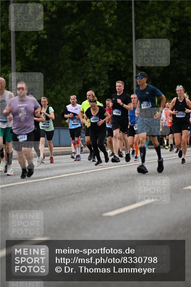 29.06.2025 - hella hamburg halbmarathon Dr. Thomas Lammeyer http://msf.ph/oto/8330798 29.06.2025 10:39:45 Kennedybrücke 2198, 2412, 2787, 3170, 3828, 3958, 4333, 4696, 4703, 4965, 5147, 6029, 6189, 6365, 6379, 6397, 6471, 6867, 8249, 8296, 8567, 9470, 9803, 9819, 10358, 10360, 10565, 10652, 11233, 11320, 11359 meine-sportfotos.de