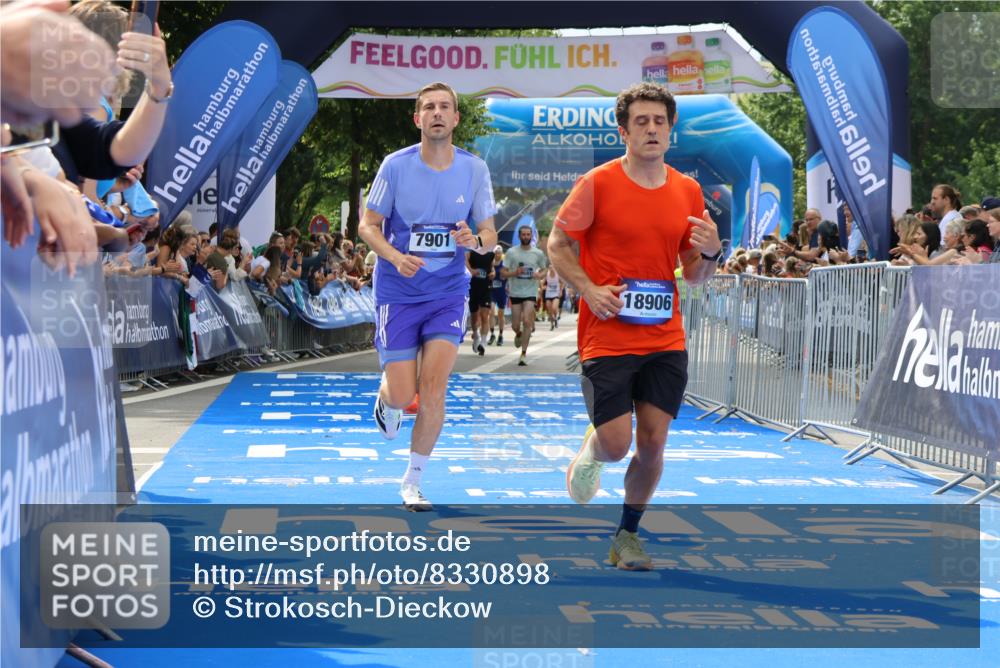 29.06.2025 - hella hamburg halbmarathon Strokosch-Dieckow http://msf.ph/oto/8330898 29.06.2025 10:34:12 Ziel 1080, 3005, 7884, 7901, 9376, 11202, 13066, 14784, 17751, 18906 meine-sportfotos.de