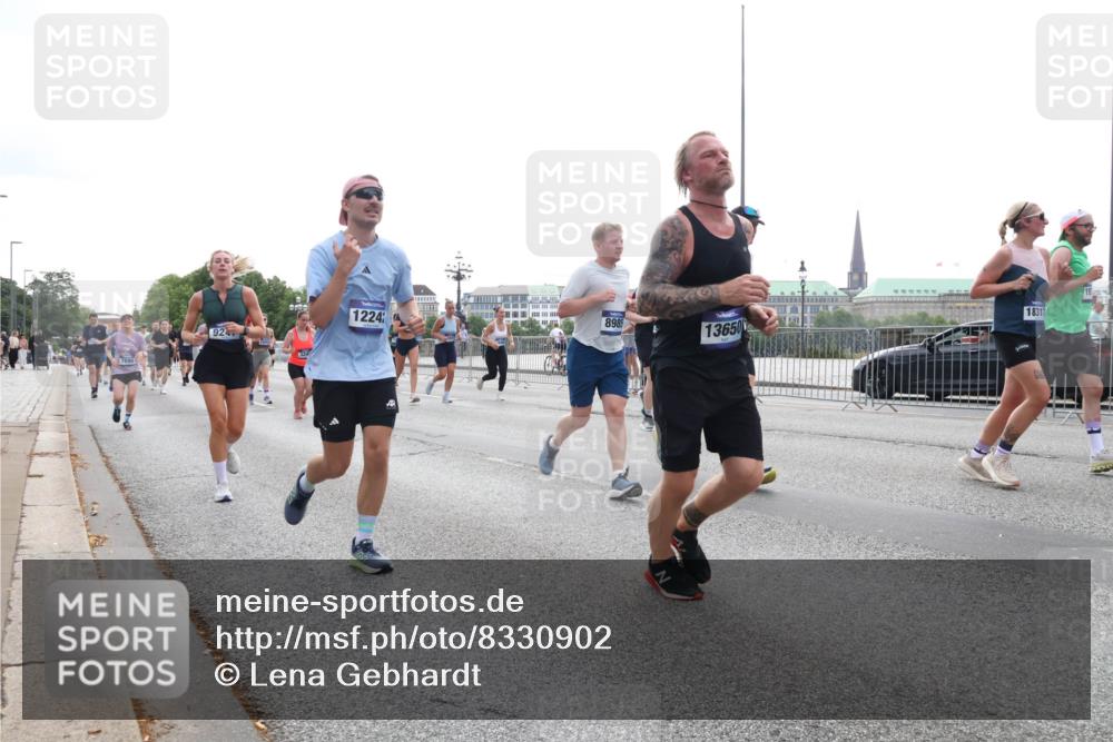 29.06.2025 - hella hamburg halbmarathon Lena Gebhardt http://msf.ph/oto/8330902 29.06.2025 10:37:55 Lombardsbrücke 924, 12242, 18317, 8985, 13650, 1196, 1394, 1475, 1578, 1799, 1901, 1966, 1985, 2199, 2640, 2786, 2853, 3230, 3242, 3246, 3633, 3880, 4414, 4921, 5139, 5171, 5186, 5522, 5713, 5875, 6199, 6243, 6362, 6697, 6821, 6955, 7118, 7124, 7165, 7244, 7321, 7350, 7552, 7629, 7696, 7777, 7914, 8985, 9247, 9288, 9895, 10159, 10506, 10836, 11087, 11543, 12123, 12254, 12472, 12824, 16680, 17798 meine-sportfotos.de