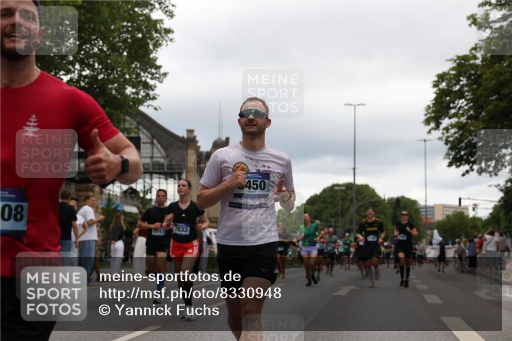 29.06.2025 - hella hamburg halbmarathon Yannick Fuchs http://msf.ph/oto/8330948 29.06.2025 10:51:41 20KM 1200, 1239, 1563, 1611, 2025, 2236, 2606, 2759, 2806, 2883, 3093, 3141, 3575, 4426, 4467, 4579, 4833, 5391, 6281, 6302, 6531, 6892, 7833, 9450, 9485, 10383, 10408, 10599, 12144, 12509, 13465, 13664, 15217, 15229, 15349, 16517, 17455, 17543, 18508, 18762, 18891 meine-sportfotos.de