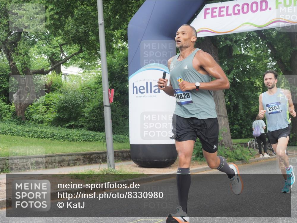 29.06.2025 - hella hamburg halbmarathon KatJ http://msf.ph/oto/8330980 29.06.2025 10:17:21 Zwischen KM18-KM19 2203 meine-sportfotos.de