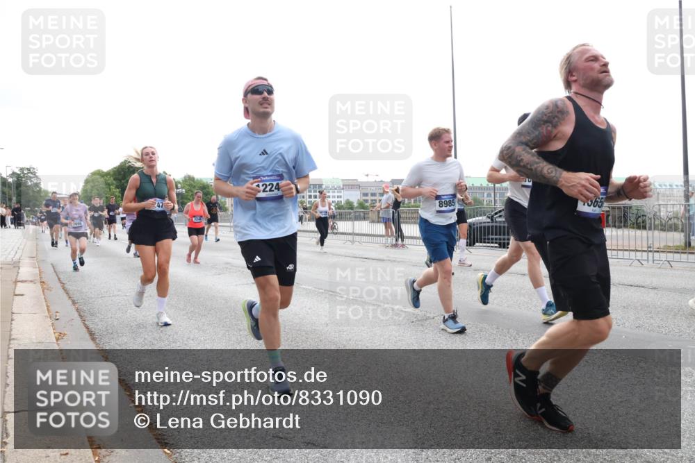 29.06.2025 - hella hamburg halbmarathon Lena Gebhardt http://msf.ph/oto/8331090 29.06.2025 10:37:55 Lombardsbrücke 47, 3246, 224, 8985, 365, 1196, 1394, 1475, 1578, 1799, 1901, 1966, 1985, 2199, 2640, 2786, 2853, 3230, 3242, 3246, 3633, 3880, 4414, 4921, 5139, 5171, 5186, 5522, 5713, 5875, 6199, 6243, 6362, 6697, 6821, 6955, 7118, 7124, 7165, 7244, 7321, 7350, 7552, 7629, 7696, 7777, 7914, 8985, 9247, 9288, 9895, 10159, 10506, 10836, 11087, 11543, 12123, 12254, 12472, 12824, 16680, 17798 meine-sportfotos.de