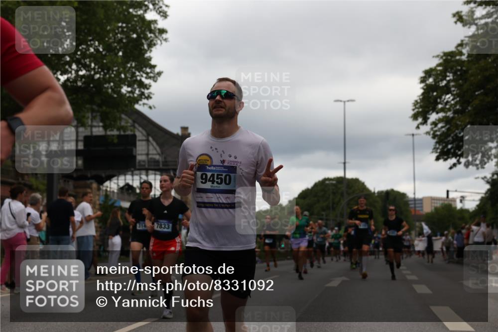 29.06.2025 - hella hamburg halbmarathon Yannick Fuchs http://msf.ph/oto/8331092 29.06.2025 10:51:42 20KM 1200, 1563, 1611, 2025, 2236, 2606, 2759, 2806, 2883, 2907, 3093, 3141, 3575, 4426, 4467, 4579, 4833, 5391, 6281, 6302, 6531, 6595, 6892, 7833, 9450, 9485, 10599, 12144, 12509, 13465, 13664, 15217, 15229, 16517, 17415, 17455, 17543, 18508, 18762, 18891 meine-sportfotos.de