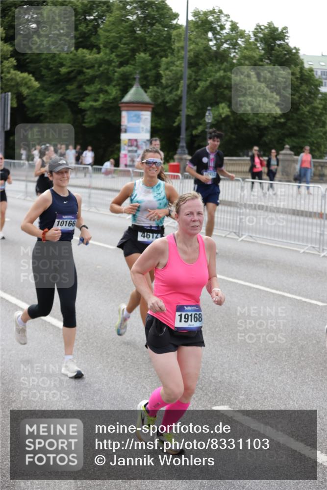 29.06.2025 - hella hamburg halbmarathon Jannik Wohlers http://msf.ph/oto/8331103 29.06.2025 10:40:16 Lombardsbrücke 1075, 1323, 2042, 2173, 2206, 2299, 2762, 2763, 3121, 3293, 3306, 3432, 3694, 4044, 4411, 4612, 4906, 4972, 5059, 5702, 6163, 6229, 6278, 6280, 6289, 7293, 7956, 8053, 8054, 8378, 8391, 8739, 9000, 9437, 9946, 10166, 10920, 10940, 11513, 11514, 12191, 12610, 12692, 12699, 12981, 13145, 13773, 15154, 15905, 15933, 16028, 16085, 16449, 16450, 16955, 17267, 17959, 18353, 18490, 18946, 19087, 19168 meine-sportfotos.de