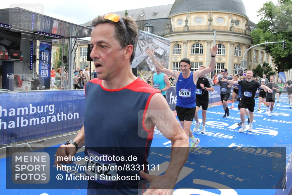 29.06.2025 - hella hamburg halbmarathon Michael Strokosch http://msf.ph/oto/8331131 29.06.2025 10:49:48 Ziel 2706, 3060, 3543, 5894, 6115, 6125, 7332, 9551, 9619, 9723, 9924, 11975, 13159, 14794, 16843, 16877, 17282, 17753, 18058, 18451, 18926 meine-sportfotos.de