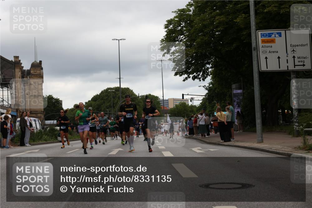 29.06.2025 - hella hamburg halbmarathon Yannick Fuchs http://msf.ph/oto/8331135 29.06.2025 10:51:42 20KM 1200, 1563, 1611, 2025, 2236, 2606, 2759, 2806, 2883, 2907, 3093, 3141, 3575, 4426, 4467, 4579, 4833, 5391, 6281, 6302, 6531, 6595, 6892, 7833, 9450, 9485, 10599, 12144, 12509, 13465, 13664, 15217, 15229, 16517, 17415, 17455, 17543, 18508, 18762, 18891 meine-sportfotos.de