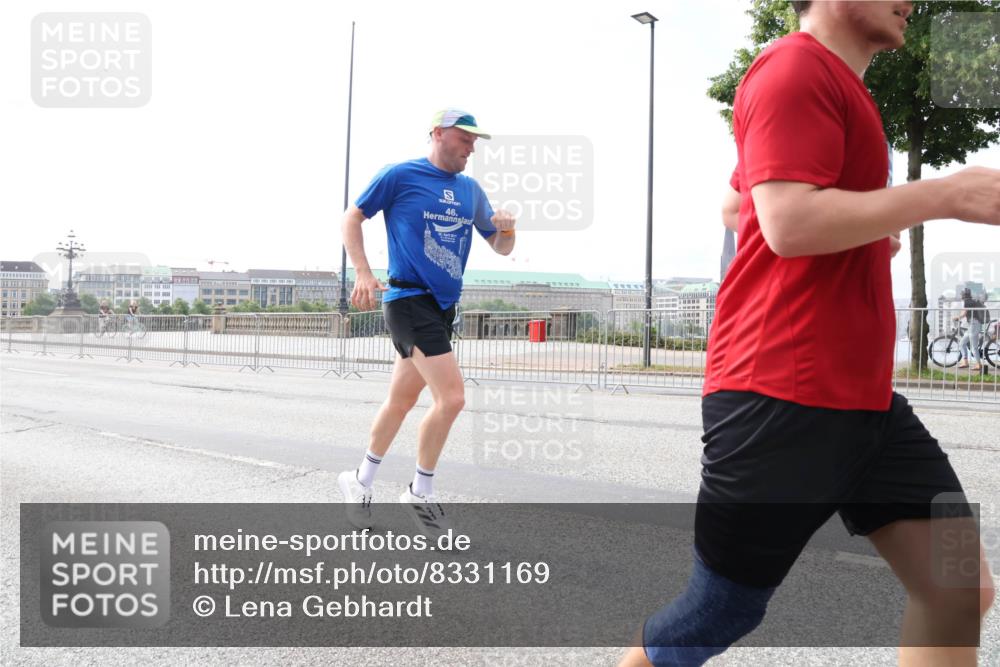 29.06.2025 - hella hamburg halbmarathon Lena Gebhardt http://msf.ph/oto/8331169 29.06.2025 10:13:08 Lombardsbrücke 46, 1007, 1020, 1051, 1747, 1851, 1859, 1939, 2531, 2891, 2942, 2961, 3218, 3360, 3728, 3729, 4187, 4532, 6207, 6489, 7346, 7873, 7907, 8398, 8405, 8913, 8917, 9141, 9527, 10067, 10402, 11025, 11720, 12492, 14404, 14869, 15012, 15531, 15922, 16030, 16255, 16323, 16437, 16826, 16911, 17061, 17474, 17699, 17988, 17994, 18048, 18320, 18530, 18732 meine-sportfotos.de