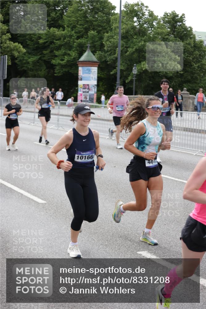 29.06.2025 - hella hamburg halbmarathon Jannik Wohlers http://msf.ph/oto/8331208 29.06.2025 10:40:17 Lombardsbrücke 1075, 1323, 2042, 2173, 2206, 2299, 2762, 2763, 3121, 3306, 3432, 3694, 4044, 4411, 4612, 4906, 4972, 5059, 5702, 6163, 6229, 6278, 6280, 6289, 7293, 7956, 8053, 8054, 8378, 8391, 8739, 9000, 9437, 9946, 10166, 10920, 10940, 11513, 11514, 11686, 12191, 12610, 12692, 12699, 13145, 13773, 15154, 15905, 15933, 16028, 16085, 16449, 16450, 16955, 17267, 17959, 18353, 18490, 18946, 19087, 19168 meine-sportfotos.de