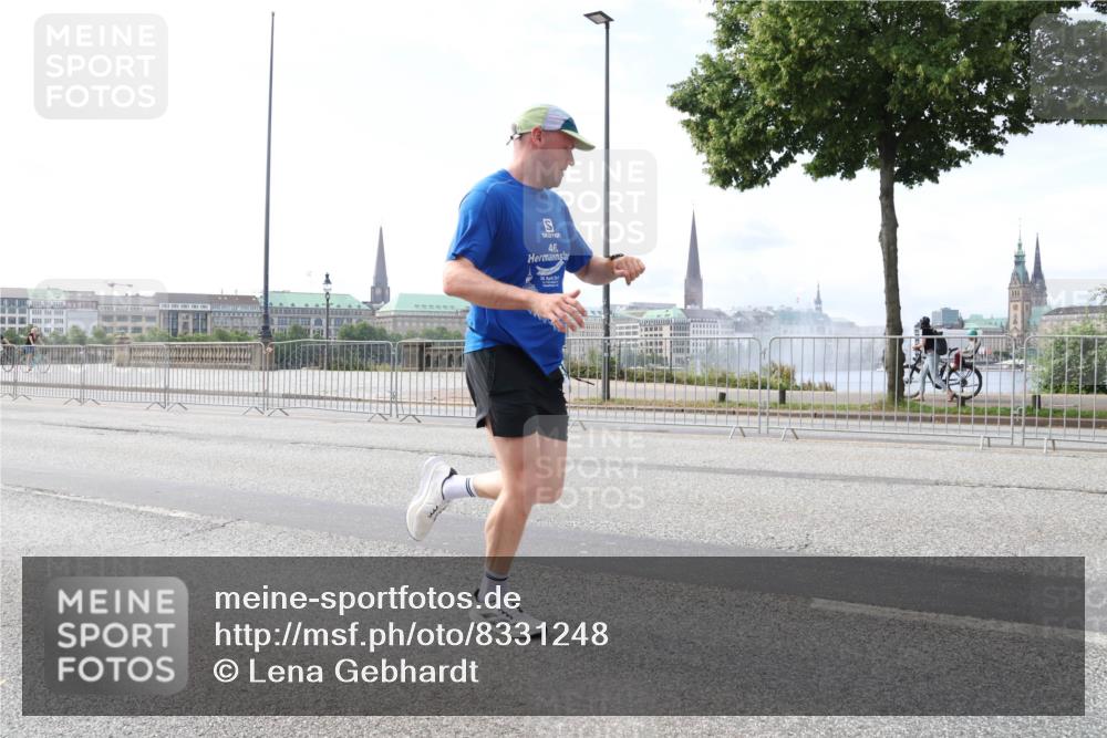 29.06.2025 - hella hamburg halbmarathon Lena Gebhardt http://msf.ph/oto/8331248 29.06.2025 10:13:08 Lombardsbrücke 46, 1007, 1020, 1051, 1747, 1851, 1859, 1939, 2531, 2891, 2942, 2961, 3218, 3360, 3728, 3729, 4187, 4532, 6207, 6489, 7346, 7873, 7907, 8398, 8405, 8913, 8917, 9141, 9527, 10067, 10402, 11025, 11720, 12492, 14404, 14869, 15012, 15531, 15922, 16030, 16255, 16323, 16437, 16826, 16911, 17061, 17474, 17699, 17988, 17994, 18048, 18320, 18530, 18732 meine-sportfotos.de