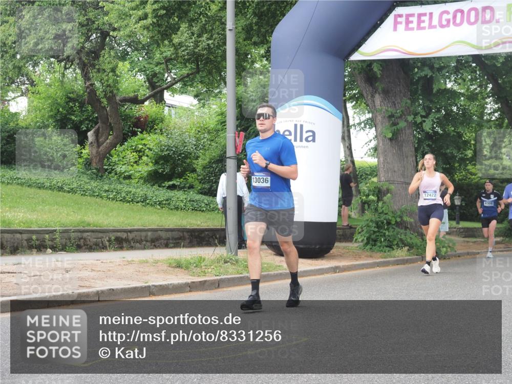 29.06.2025 - hella hamburg halbmarathon KatJ http://msf.ph/oto/8331256 29.06.2025 10:47:11 Zwischen KM18-KM19 5272, 8749 meine-sportfotos.de