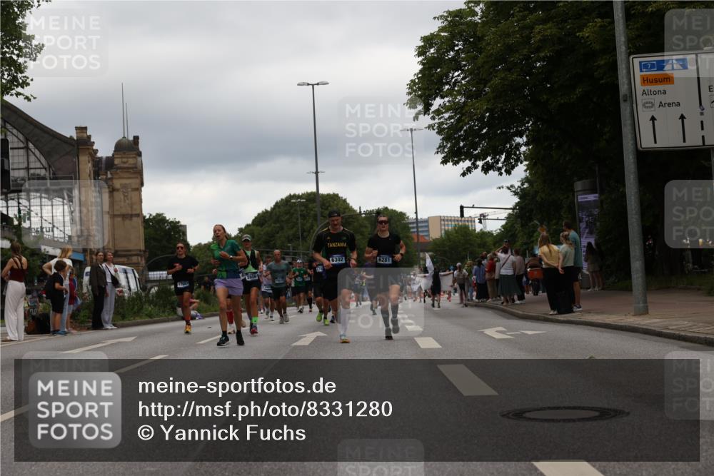 29.06.2025 - hella hamburg halbmarathon Yannick Fuchs http://msf.ph/oto/8331280 29.06.2025 10:51:42 20KM 1200, 1563, 1611, 2025, 2236, 2606, 2759, 2806, 2883, 2907, 3093, 3141, 3575, 4426, 4467, 4579, 4833, 5391, 6281, 6302, 6531, 6595, 6892, 7833, 9450, 9485, 10599, 12144, 12509, 13465, 13664, 15217, 15229, 16517, 17415, 17455, 17543, 18508, 18762, 18891 meine-sportfotos.de